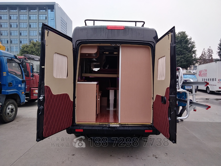 東風禦風長軸高頂B型房車自動擋內飾1