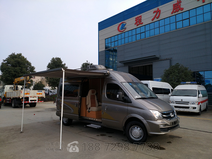凯发k8体育APP官方网站下载大通V80長軸高頂自動擋B型房車外觀圖一